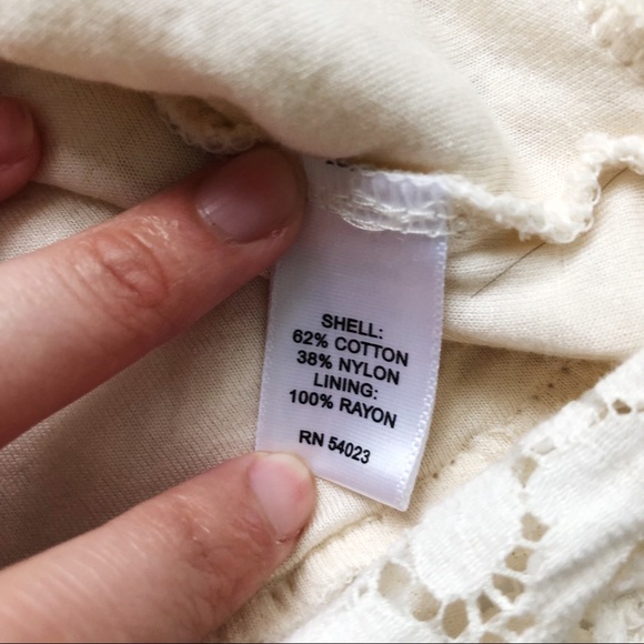 Lace tank top from Banana Republic. Size XS - Picture 4 of 8